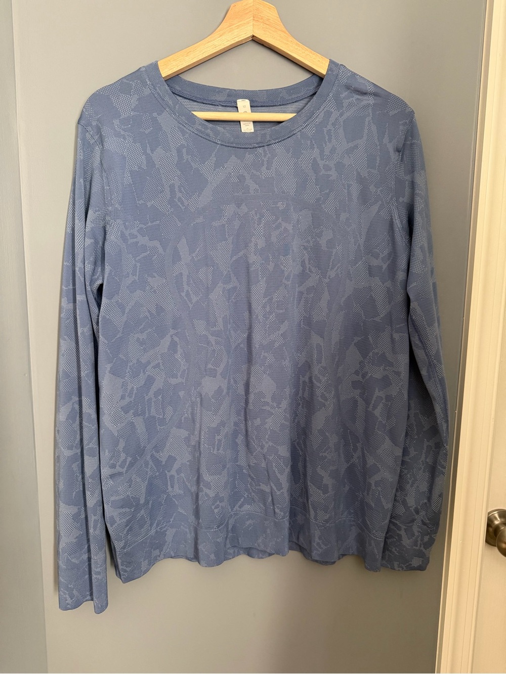 Lululemon Women’s Light Blue Long Sleeve Shirt